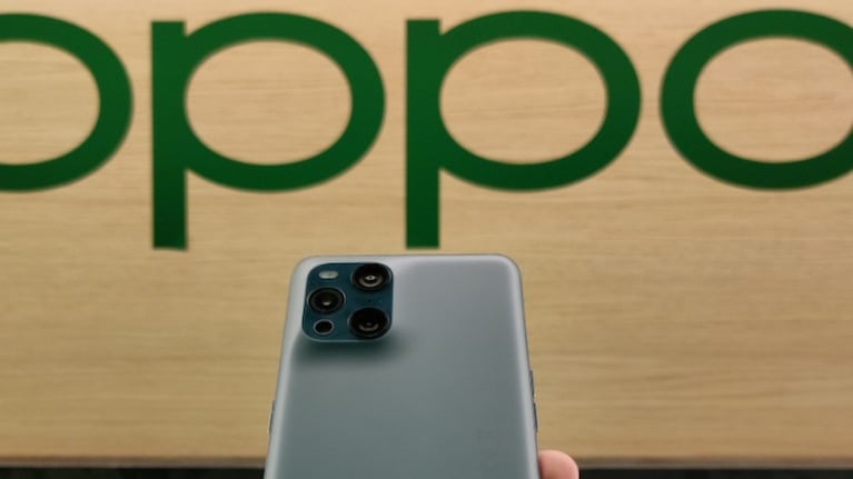  OPPO Find X3 Pro incorpora la función eSIM compatible con 5G SA. DPA.