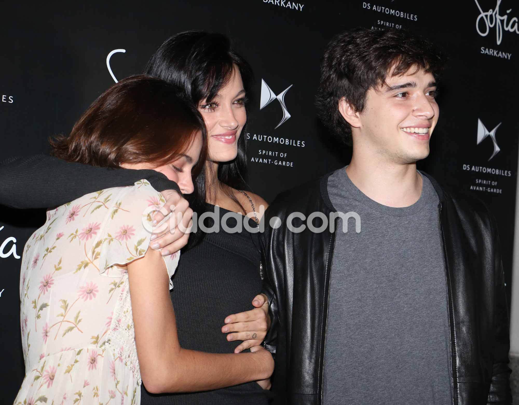 Oriana Sabatini, Julián Serrano y Tini Stoessel (Fotos: Movilpress). 