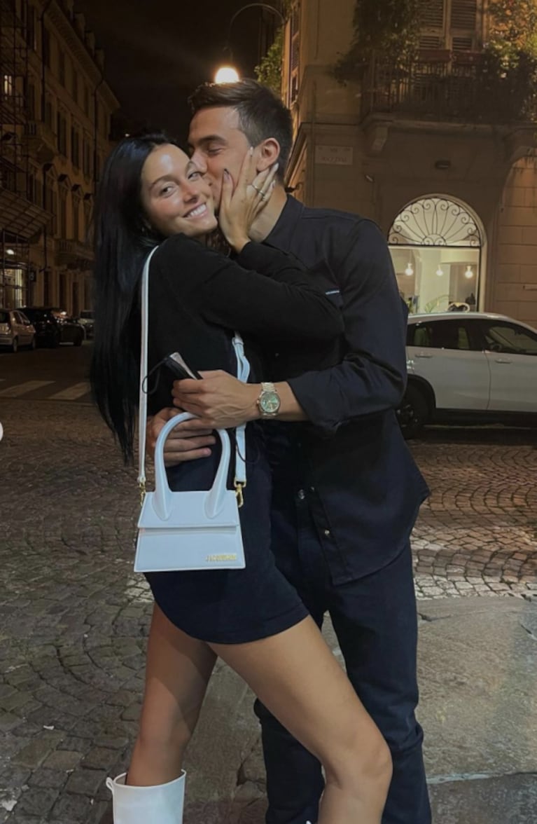 Oriana Sabatini y Paulo Dybala, a los besos en la noche italiana: "Enamoradísima de vos"