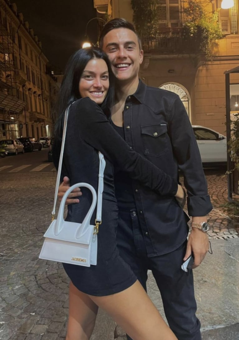 Oriana Sabatini y Paulo Dybala, a los besos en la noche italiana: "Enamoradísima de vos"