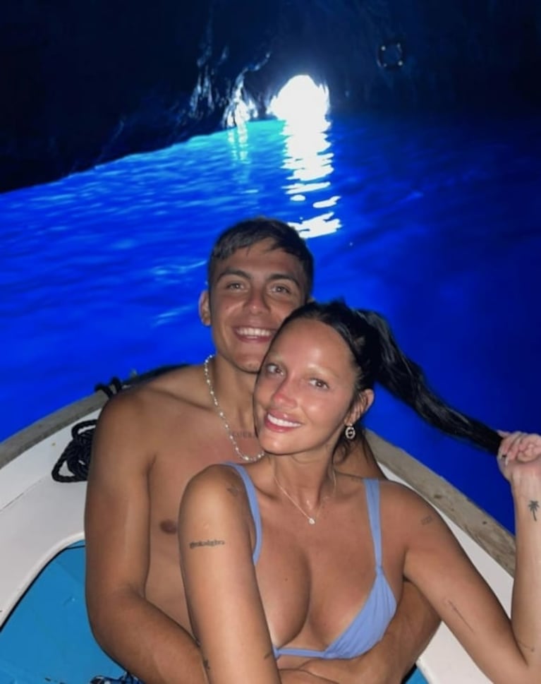 Oriana Sabatini y Paulo Dybala disfrutaron de Capri junto a Bizarrap