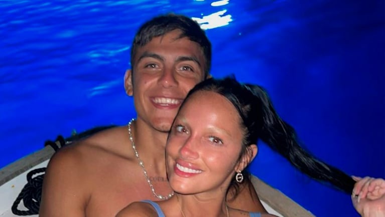 Oriana Sabatini y Paulo Dybala, súper enamorados en Italia.