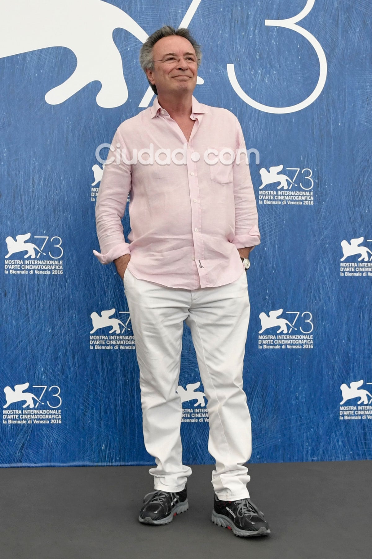 Oscar Martínez en el Festival de Venecia. (Fotos: AFP)