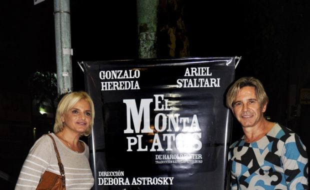 Osvaldo Laport y su esposa Viviana Sáez fueron al estreno de El Montaplatos. (Foto: Jennifer Rubio)