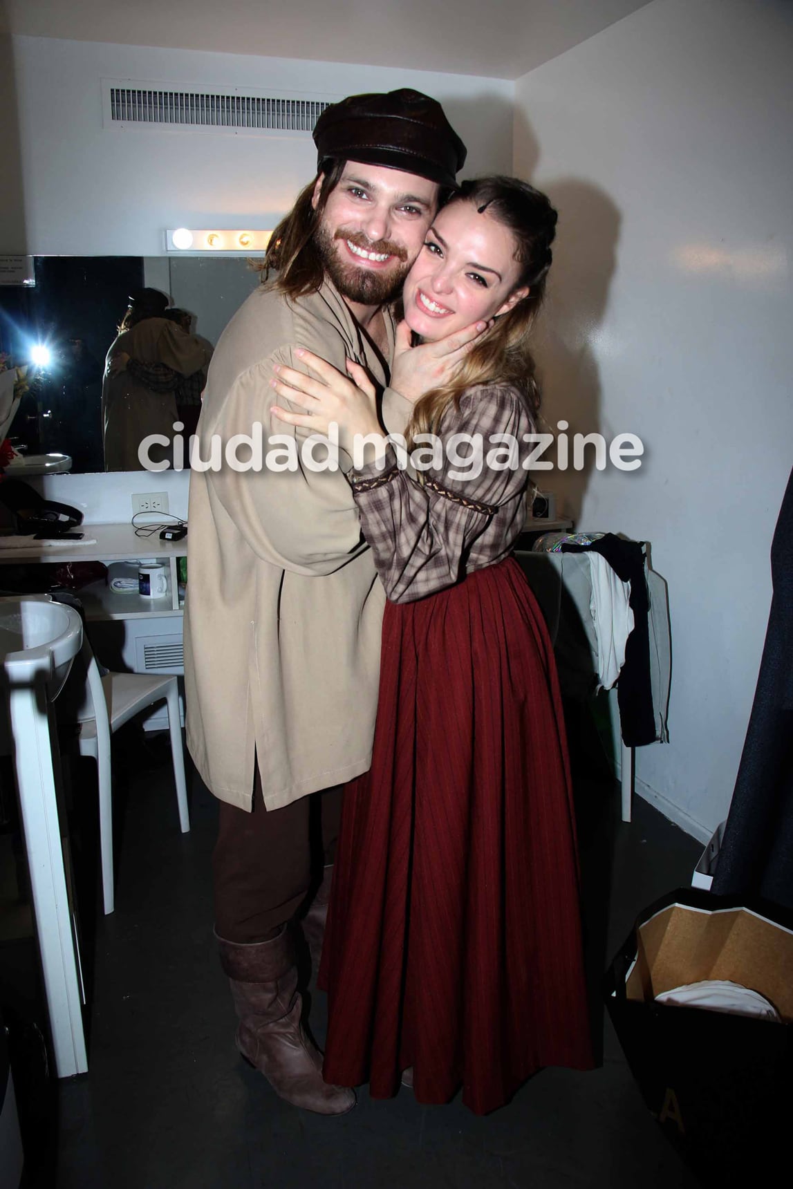 Otero y Tripel, amor en el estreno de El violinista en el tejado. Foto: Movilpress.