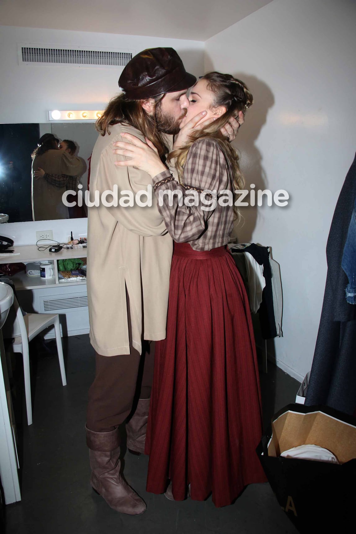 Otero y Tripel, amor en el estreno de El violinista en el tejado. Foto: Movilpress.