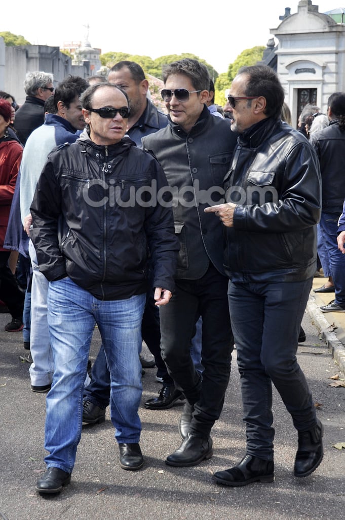 Pablo Codevilla, Adrián Suar y Guillermo Francella en el último adiós a Alfredo Alcón. (Foto: Jennifer Rubio-Ciudad.com)