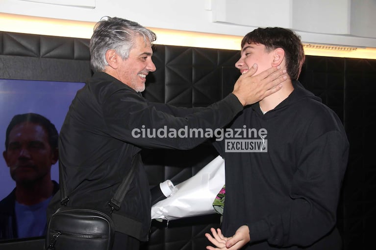 Pablo y Julián Echarri en el teatro (Foto: Movilpress).