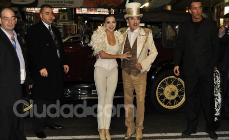 Pachano y su hija, felices en la puerta del teatro Astral (Foto: Jennifer Rubio)