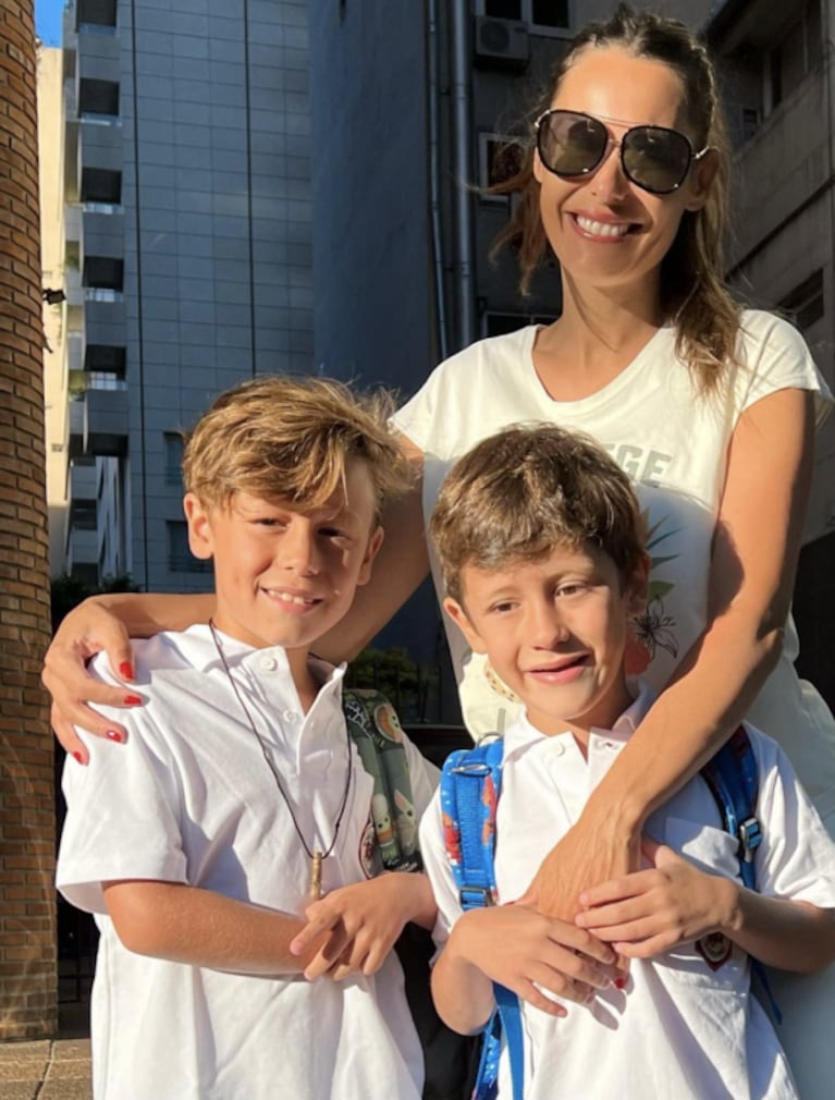 Pampita acompañó a sus hijos más chicos en la vuelta al cole: "Primer día de clases"