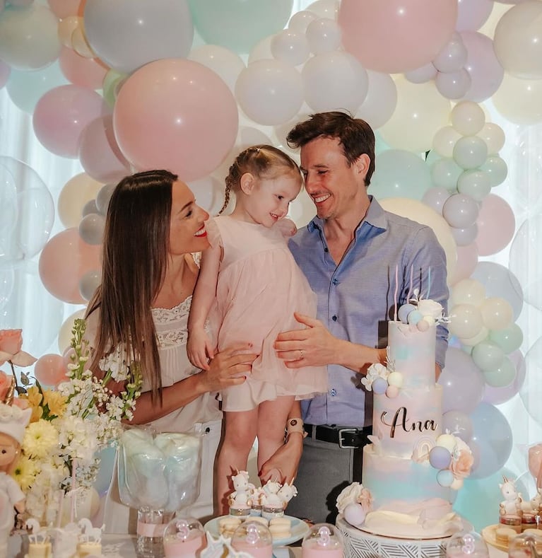 Pampita, Anita y Roberto García Moritán.