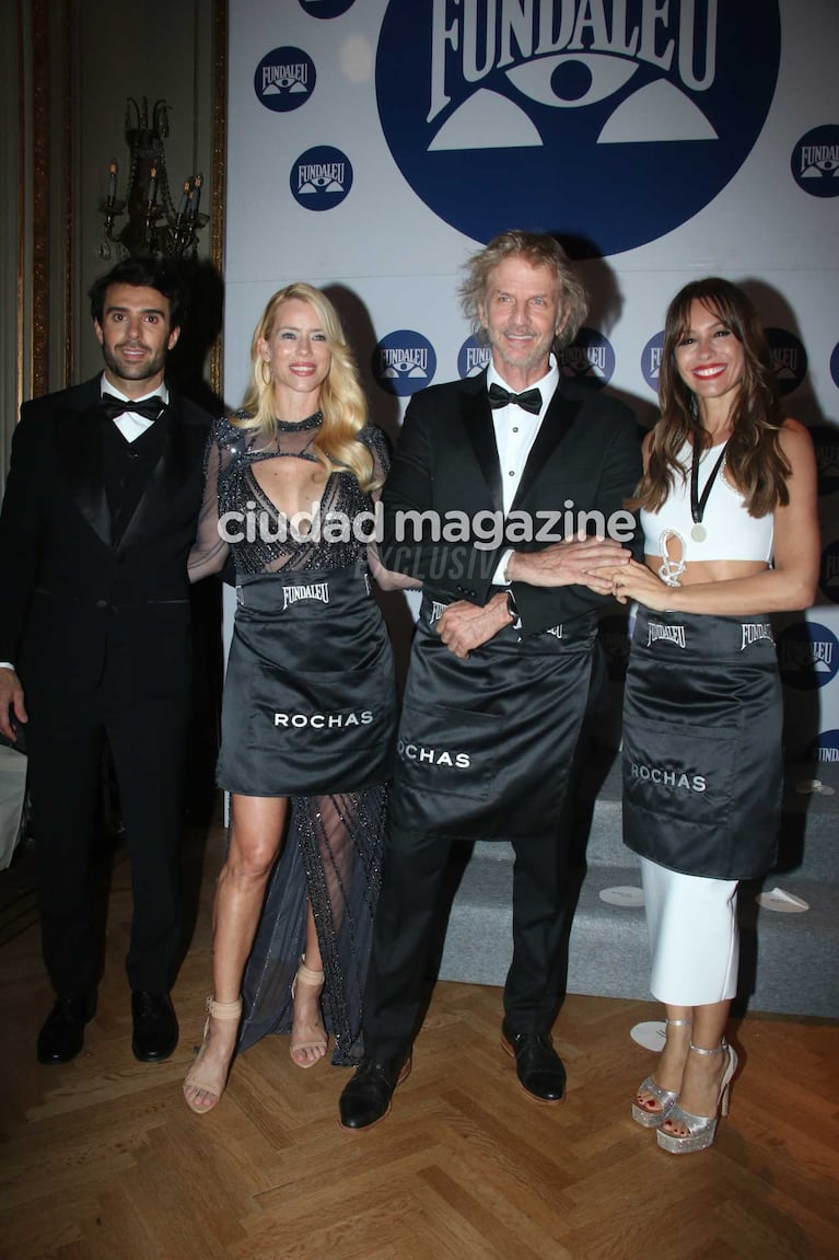 Pampita con Facundo Arana, Nicole Neumann y Manu Urcera (Foto: Movilpress)