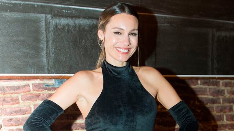 Pampita disfrutó de una noche de tango y estrenó look al tono