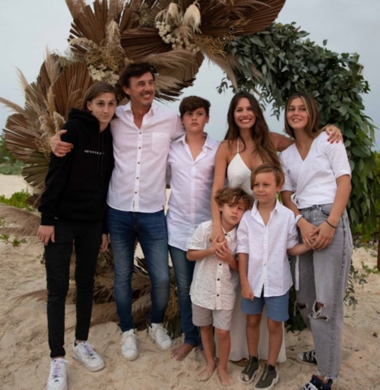 Pampita en un mano a mano íntimo: su familia con Roberto García Moritán, el colecho con Anita y el futuro artístico de Bautista