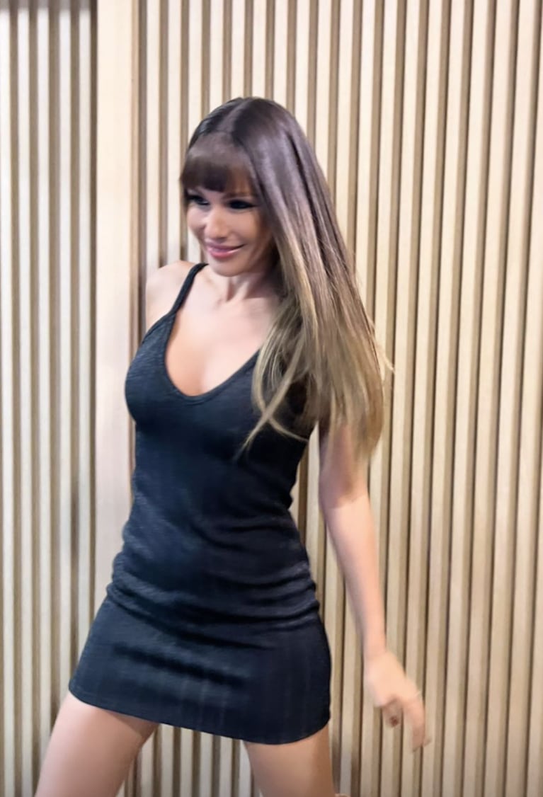 Pampita impactó con un extremo cambio de look: flequillo tupido y súper recto