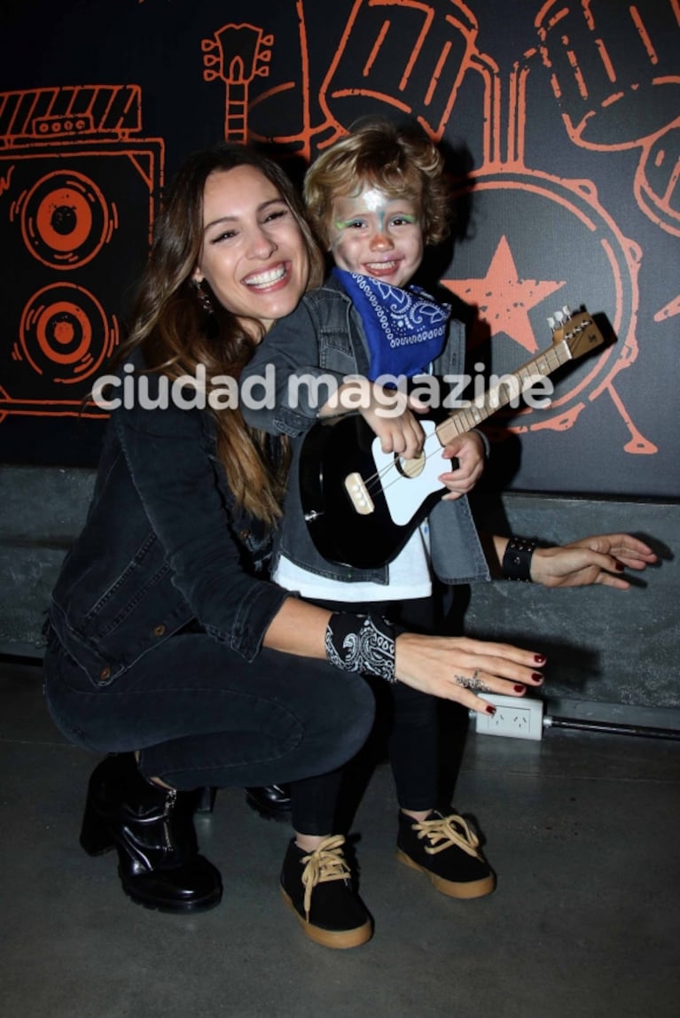 Pampita presentó sus diseños infantiles con sus hijos, Bautista, Benicio y Beltrán: mirá las divertidas fotos