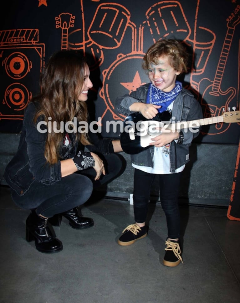 Pampita presentó sus diseños infantiles con sus hijos, Bautista, Benicio y Beltrán: mirá las divertidas fotos