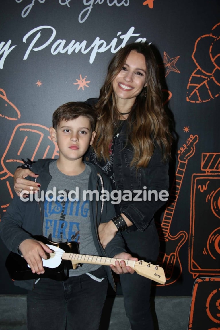 Pampita presentó sus diseños infantiles con sus hijos, Bautista, Benicio y Beltrán: mirá las divertidas fotos