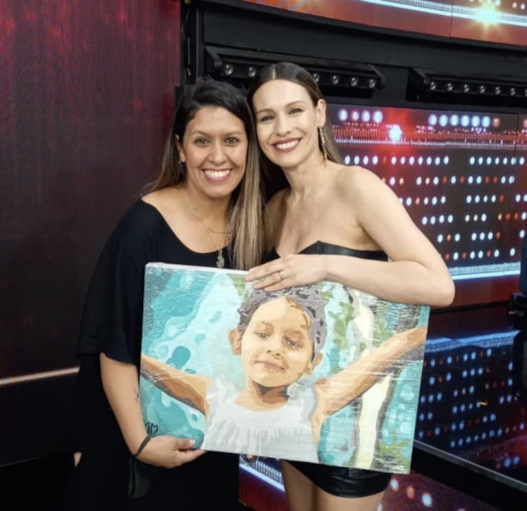 Pampita recibió un conmovedor regalo de una fan artista que le pintó un cuadro de Blanca: "Fue muy emocionante retratarla"