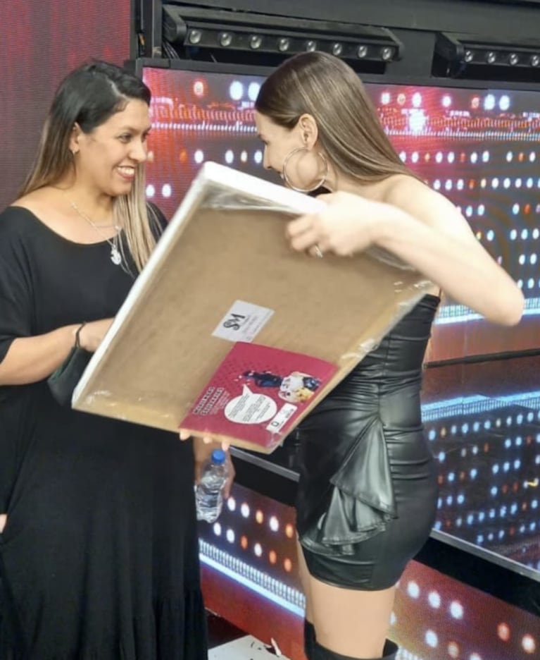 Pampita recibió un conmovedor regalo de una fan artista que le pintó un cuadro de Blanca: "Fue muy emocionante retratarla"