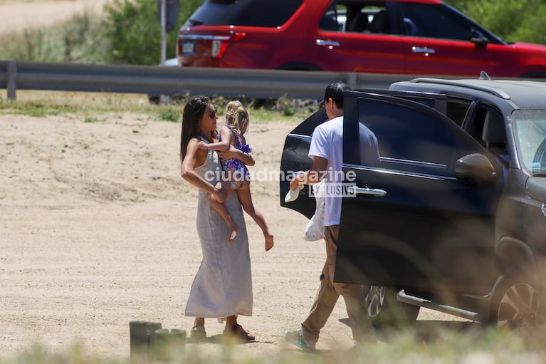 Pampita, Roberto García Moritán y Ana en Punta del Este.