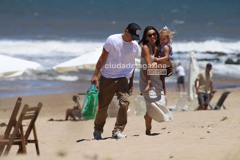 Pampita, Roberto García Moritán y Ana en Punta del Este.