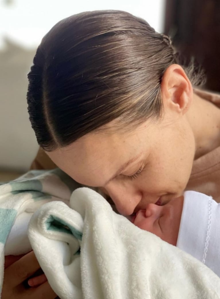 Pampita se emocionó con las fotos inéditas y el posteo de Roberto García Moritán