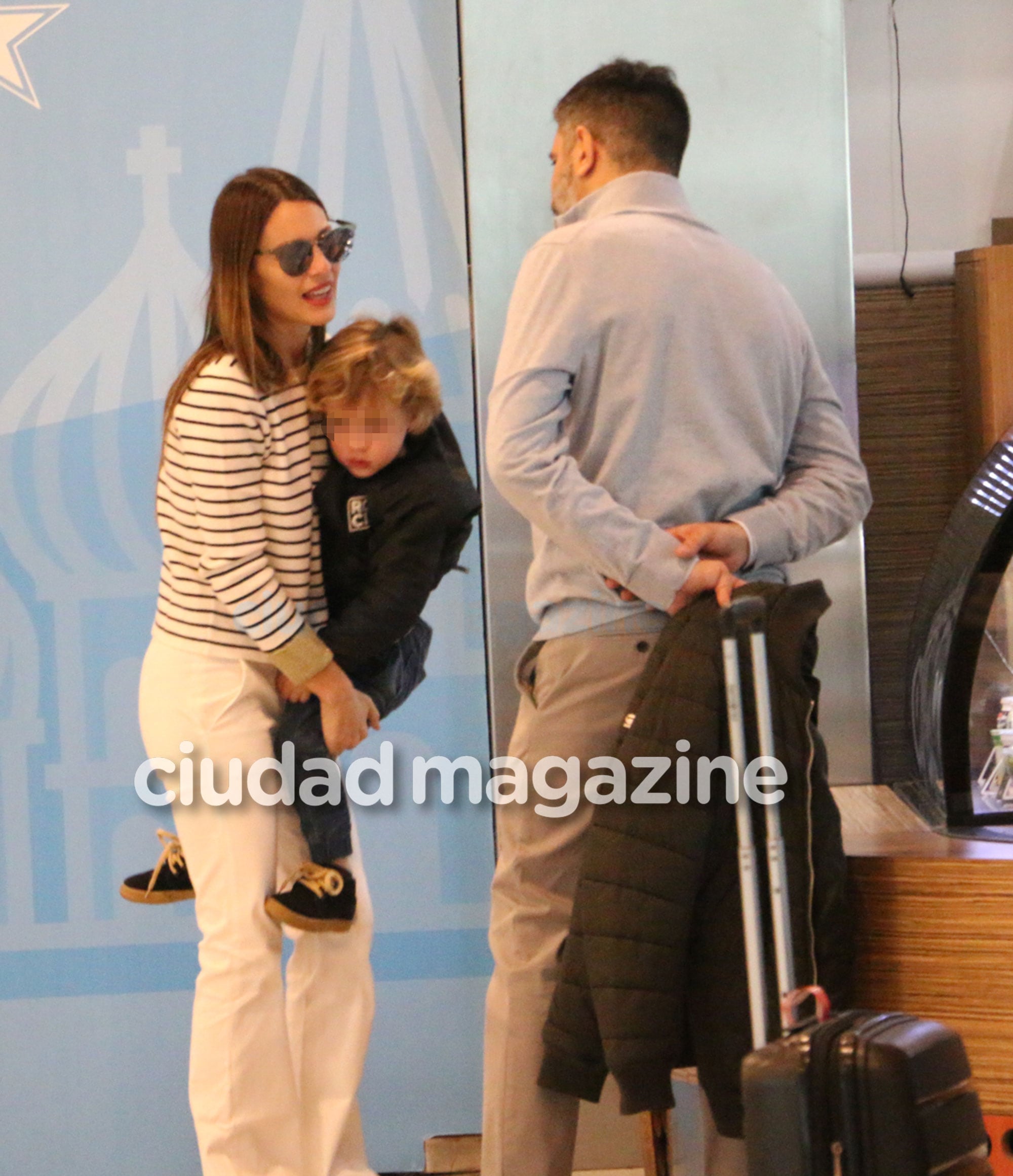 Pampita viajó a España con sus hijos para que se reencuentren con Benjamín Vicuña (Foto: Movilpress)