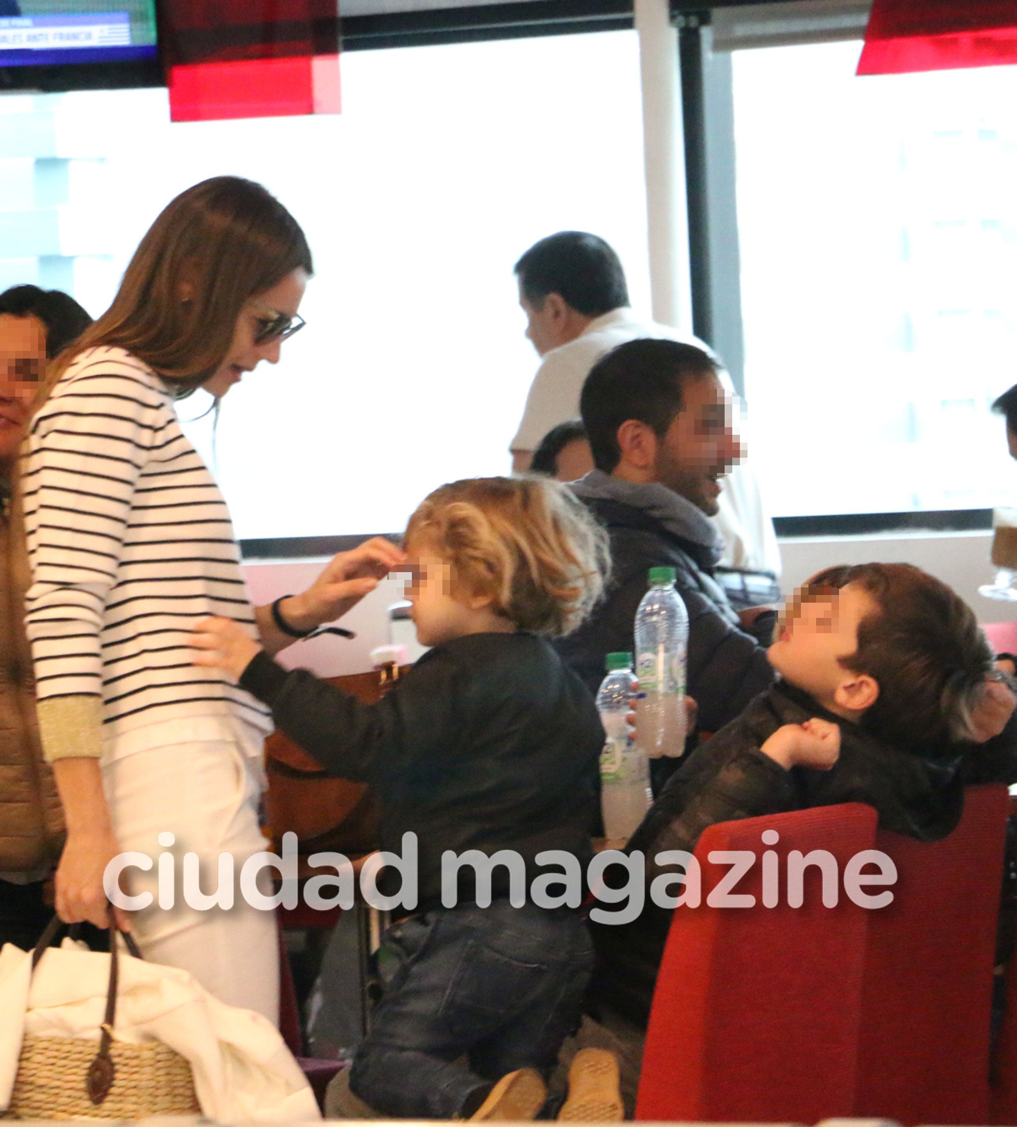 Pampita viajó a España con sus hijos para que se reencuentren con Benjamín Vicuña (Foto: Movilpress)