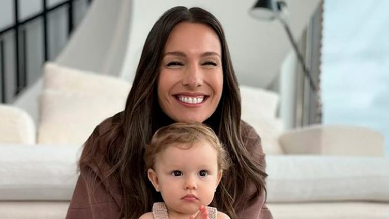 Pampita y Ana García Moritán protagonizaron una tierna producción de fotos en su casa.