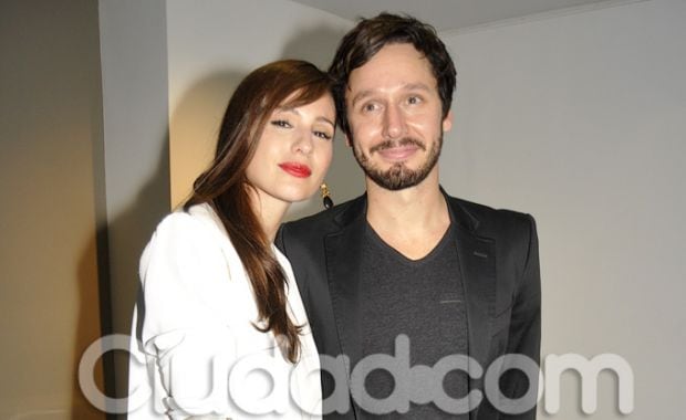 Pampita y Benjamín Vicuña, inseparables en el estreno (Foto: Jennifer Rubio). 