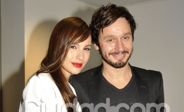 Pampita y Benjamín Vicuña, inseparables en el estreno (Foto: Jennifer Rubio). 