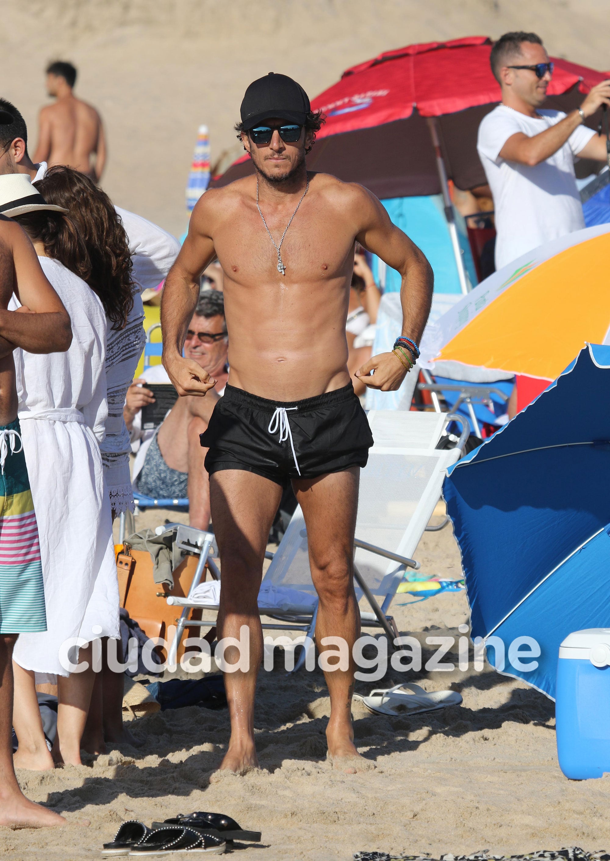 Pampita y Pico Mónaco, mimosos bajo el sol. (Foto: GM Press)