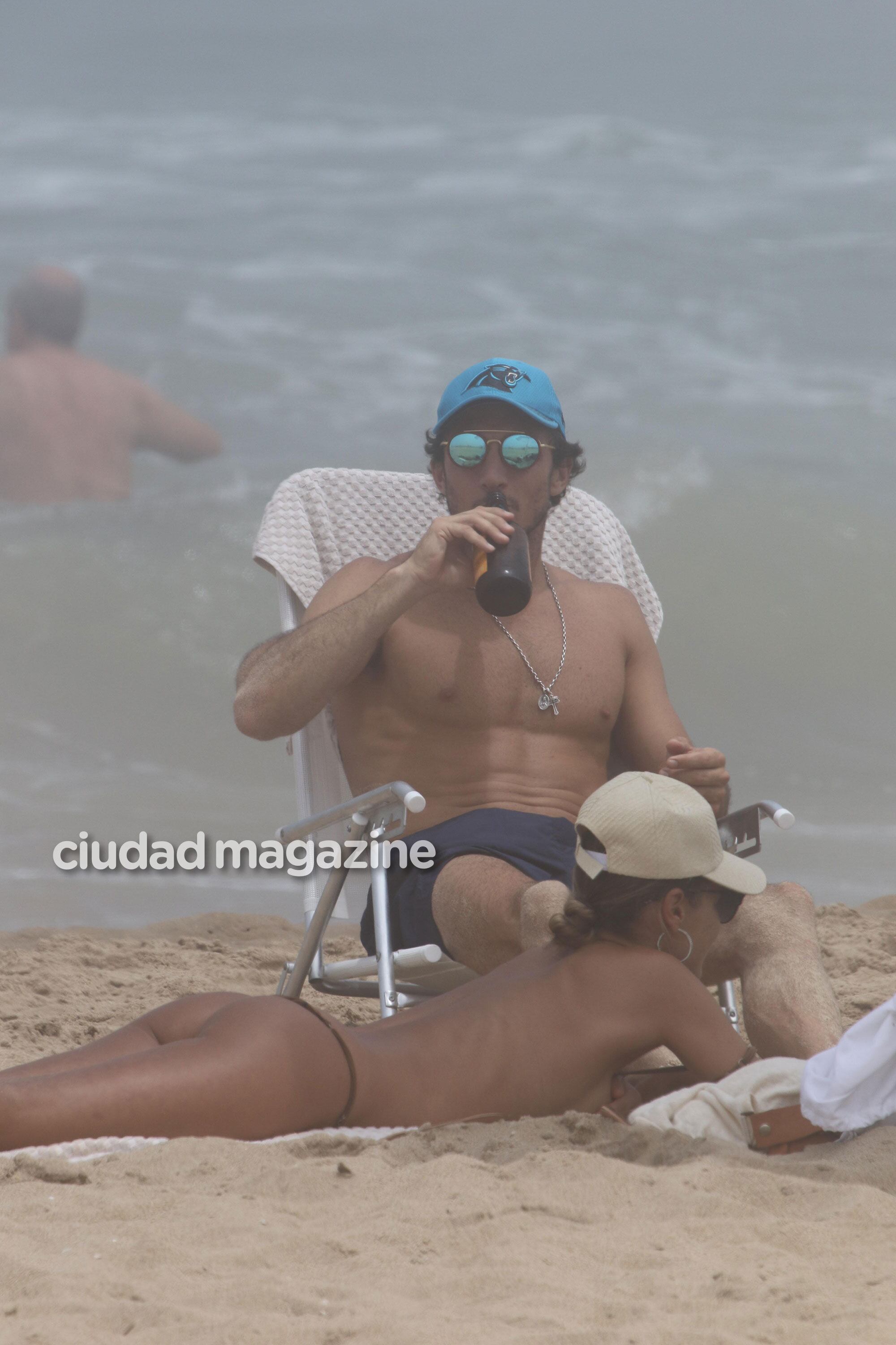 Pampita y Pico Mónaco, reconciliados y en la playa (Foto: GM Press)