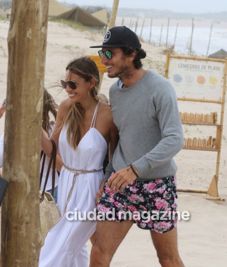 Pampita y Pico Mónaco revolucionaron Punta del Este: almuerzo en la playa y encuentro con sus fans