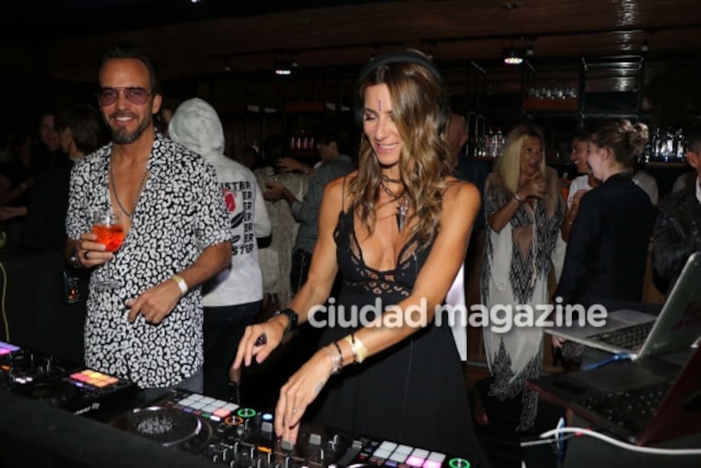 Pampita y Roberto García Moritán festejaron sus cumpleaños en Punta del Este: mimos, baile y risas cómplices