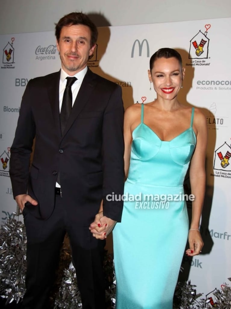 Pampita y Roberto García Moritán impactaron con sus looks de gala junto a más famosos en una gala solidaria