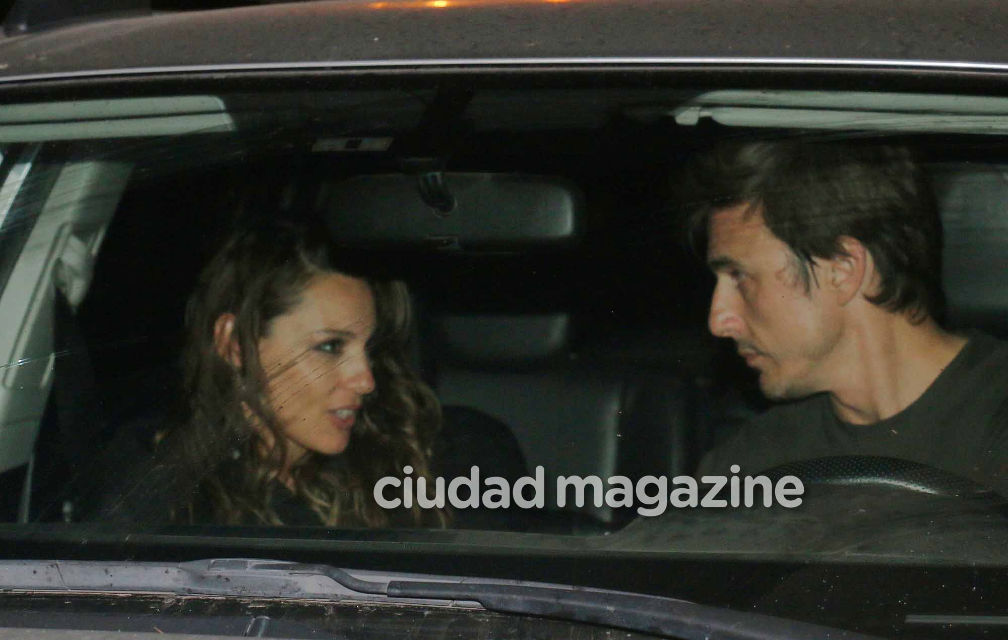 Pampita y Roberto García Moritán, juntos en el Aeropuerto (Fotos: Movilpress). 