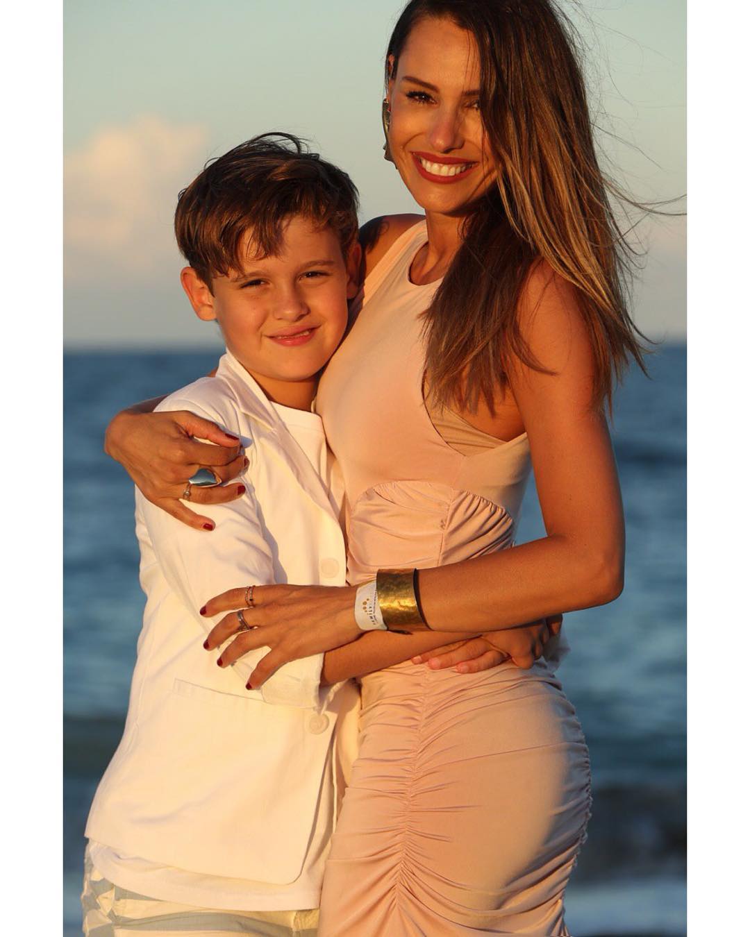 Pampita y sus fotos del Día de los enamorados junto a sus hijos