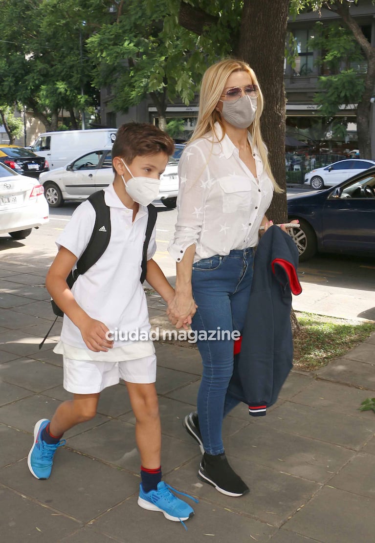 Panam acompañó a su hijo mayor a su regreso a clases presenciales en plena pandemia: las fotos. (Foto Movilpress)