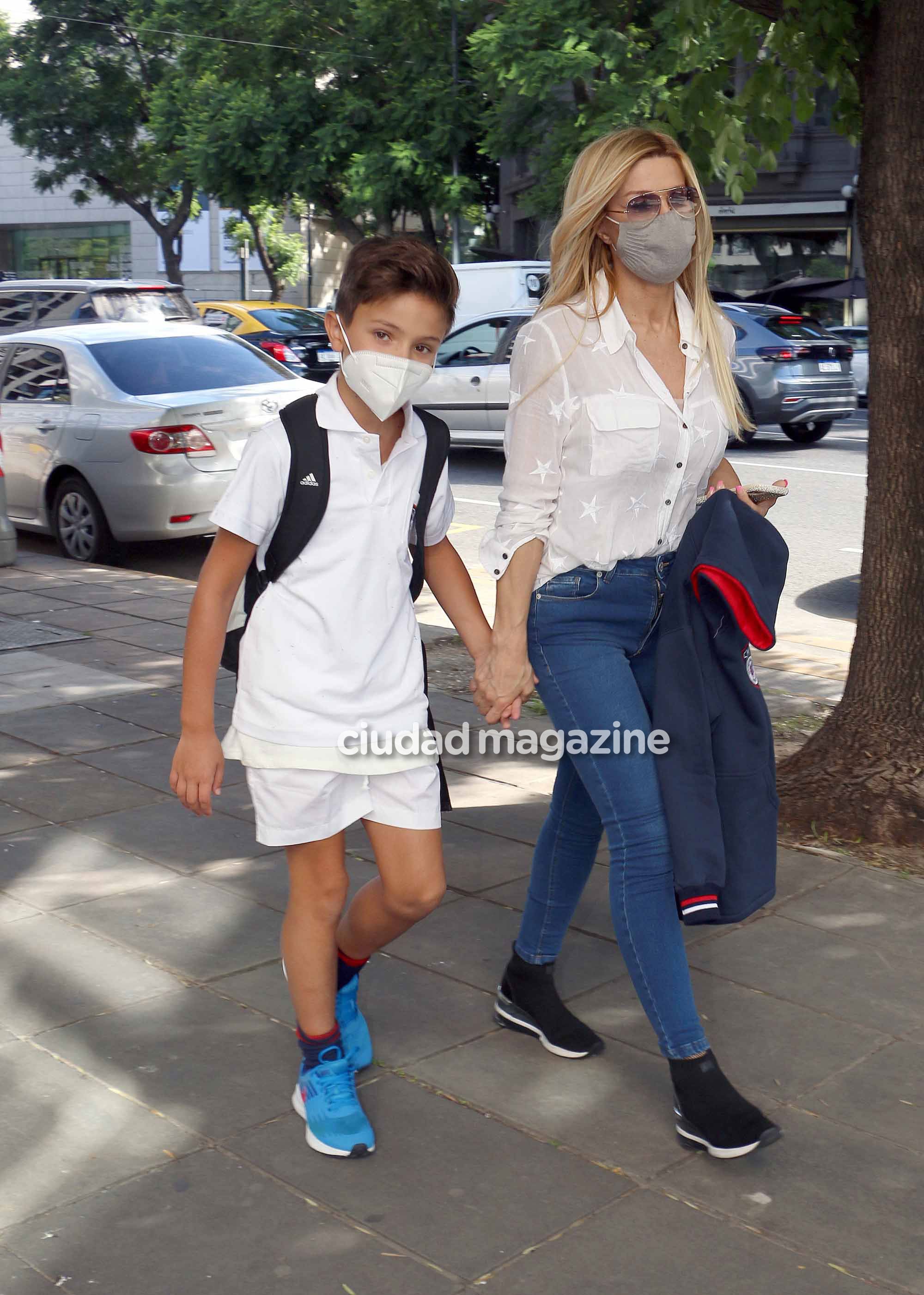 Panam acompañó a su hijo mayor a su regreso a clases presenciales en plena pandemia: las fotos. (Foto Movilpress)