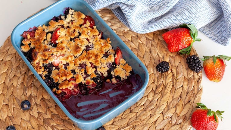 Para después de una comida: Crumble de manzana y frutos rojos