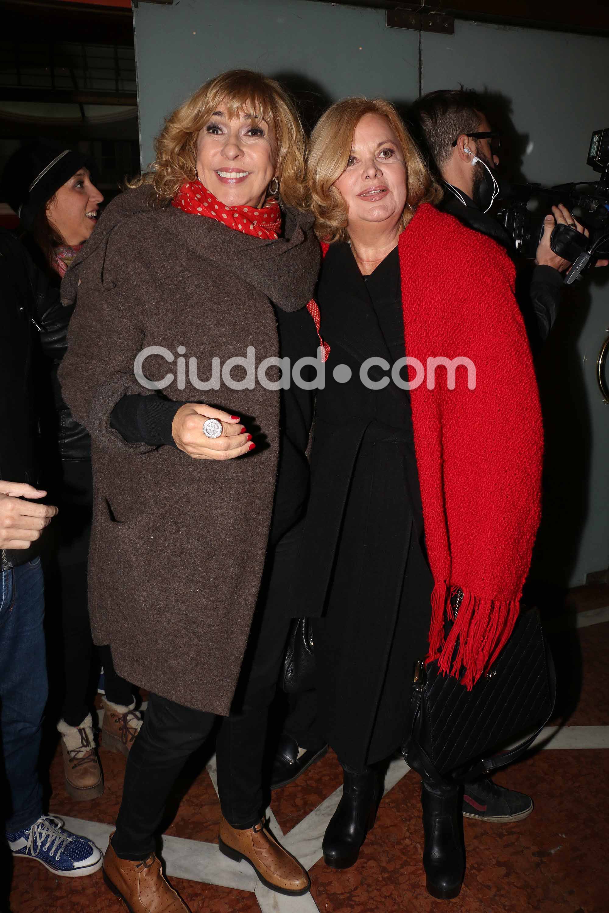 Parejitas y famosos en el estreno de Yiya, el musical. (Foto: Movilpress)