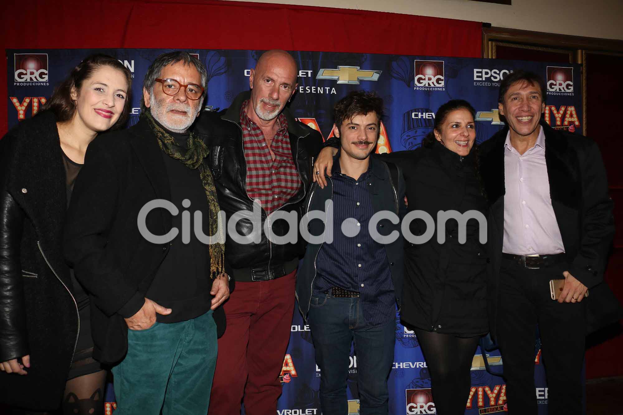 Parejitas y famosos en el estreno de Yiya, el musical. (Foto: Movilpress)