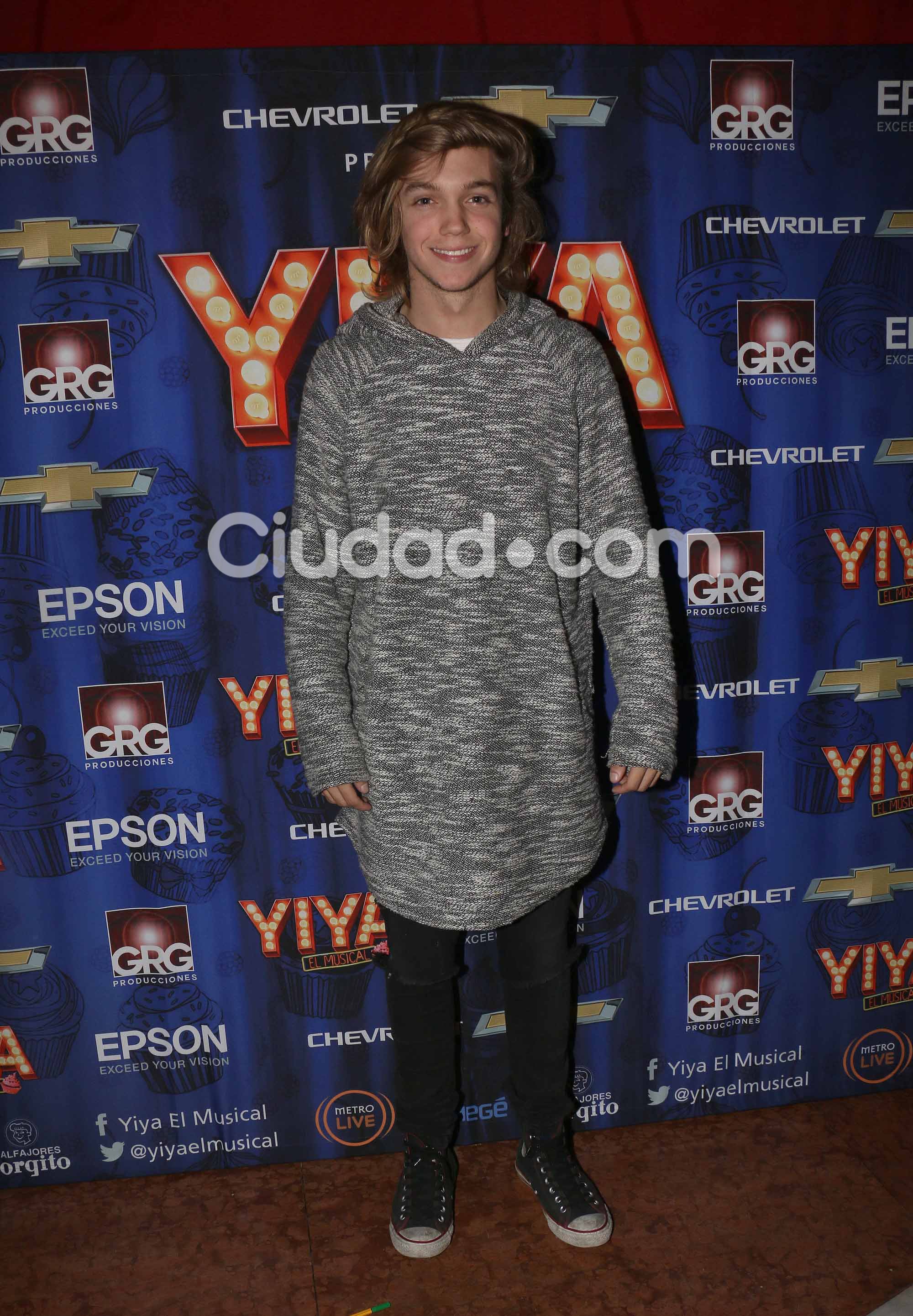 Parejitas y famosos en el estreno de Yiya, el musical. (Foto: Movilpress)