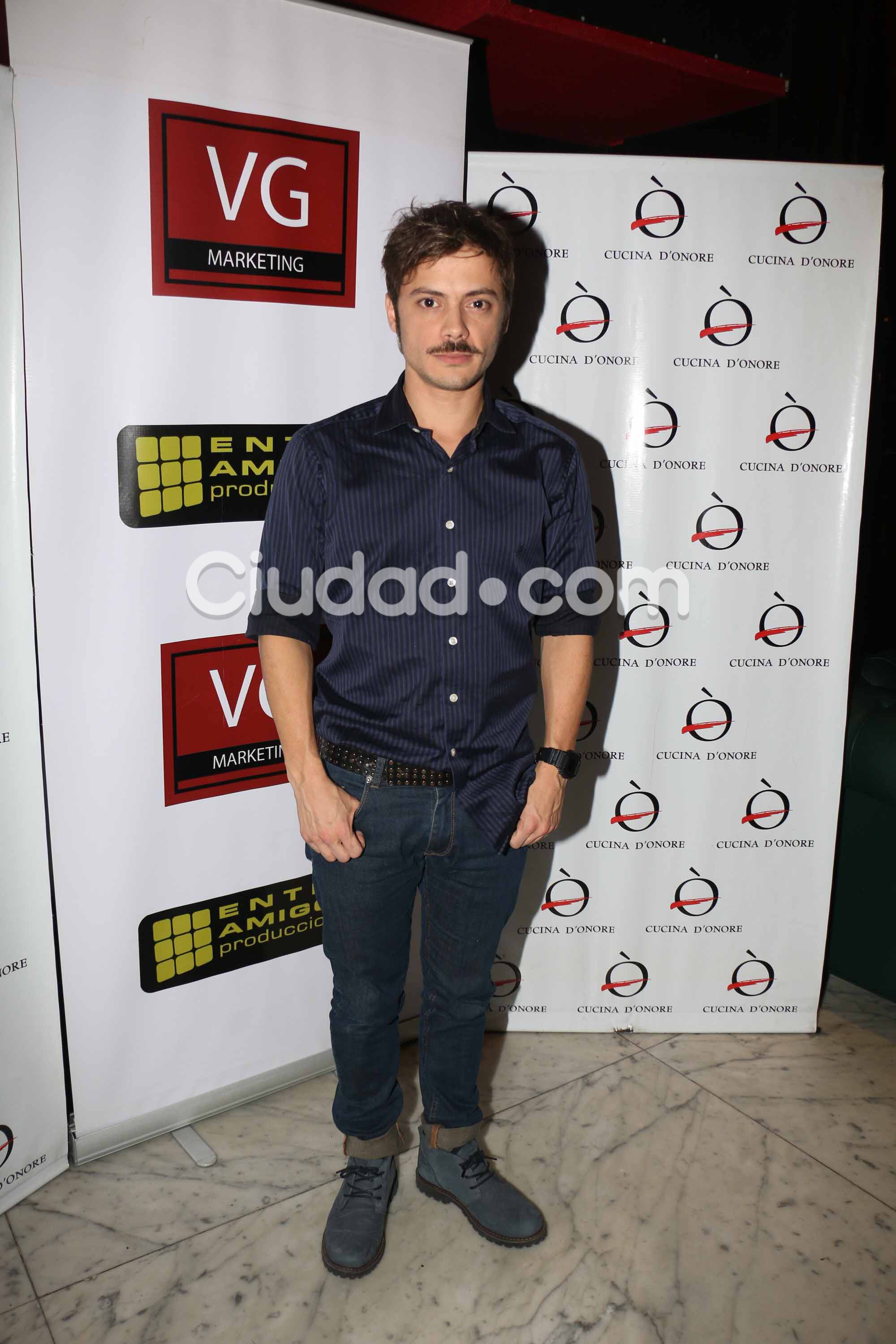 Parejitas y famosos en el estreno de Yiya, el musical. (Foto: Movilpress)