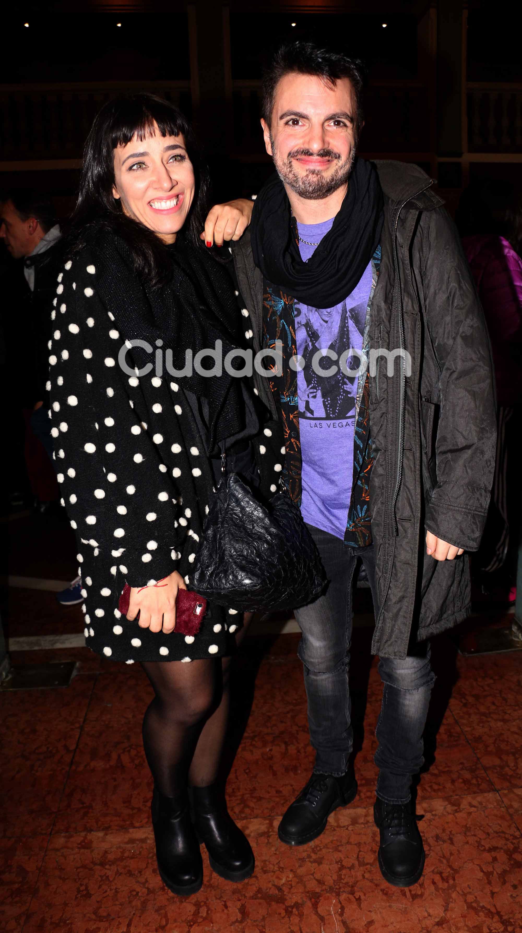 Parejitas y famosos en el estreno de Yiya, el musical. (Foto: Movilpress)