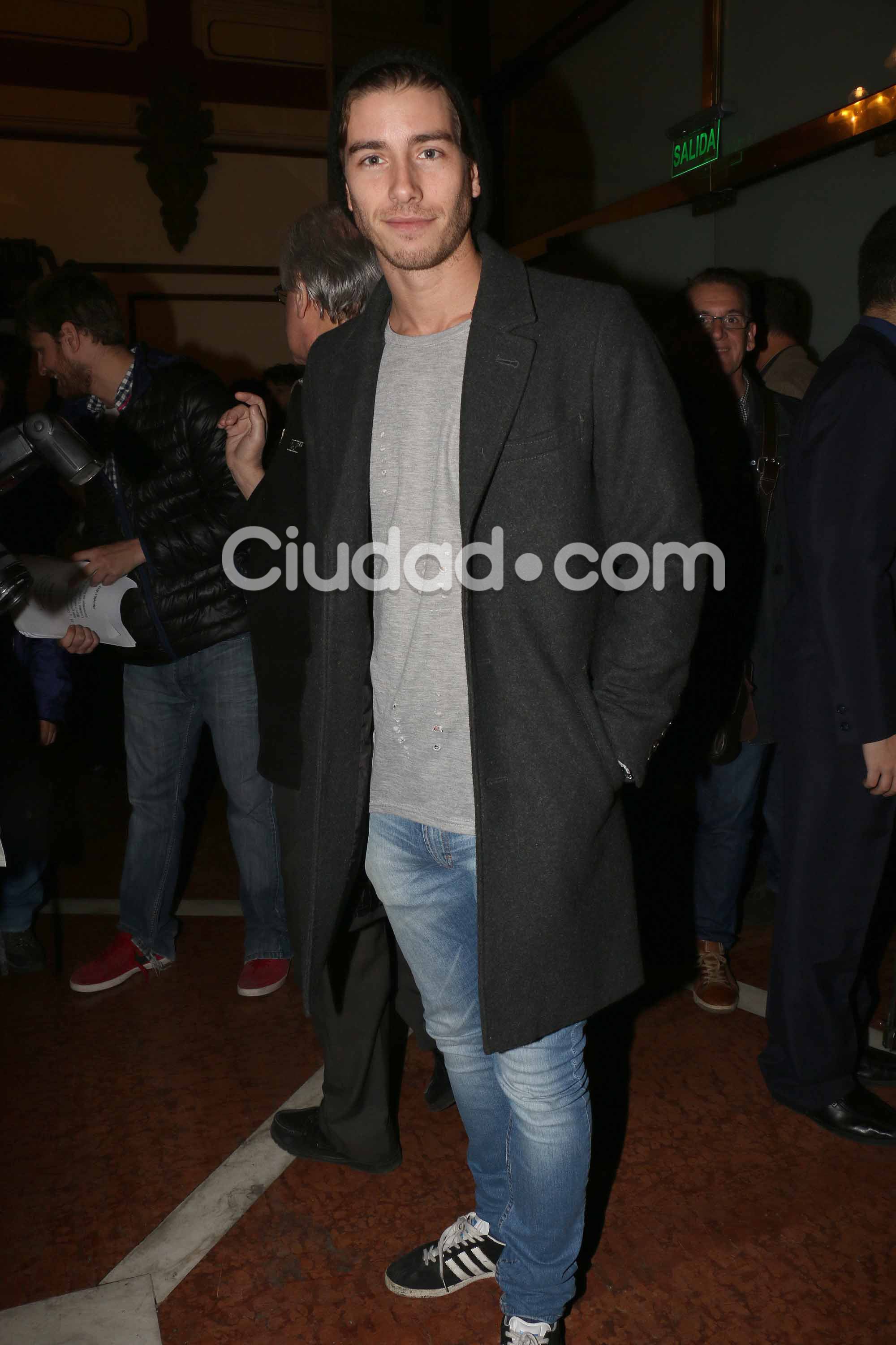 Parejitas y famosos en el estreno de Yiya, el musical. (Foto: Movilpress)