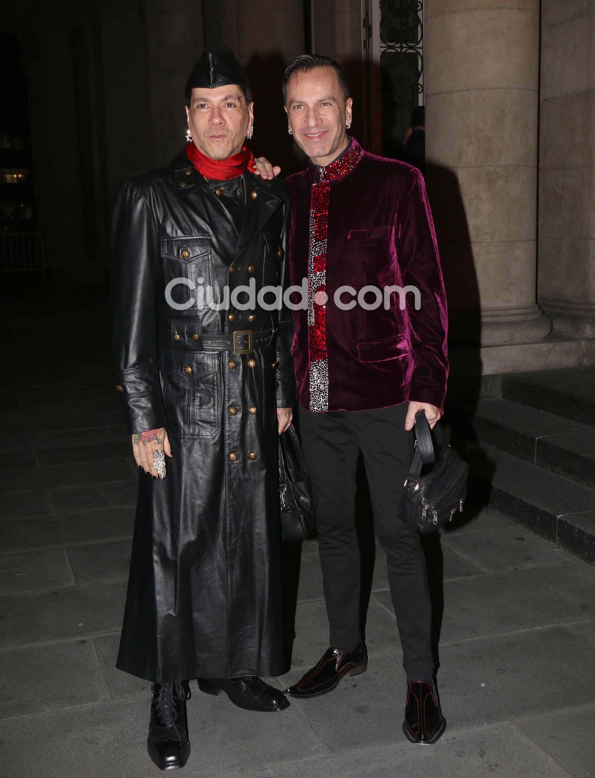 Parejitas y famosos en una gala a pura música en el Teatro Colón. (Foto: Movilpress)