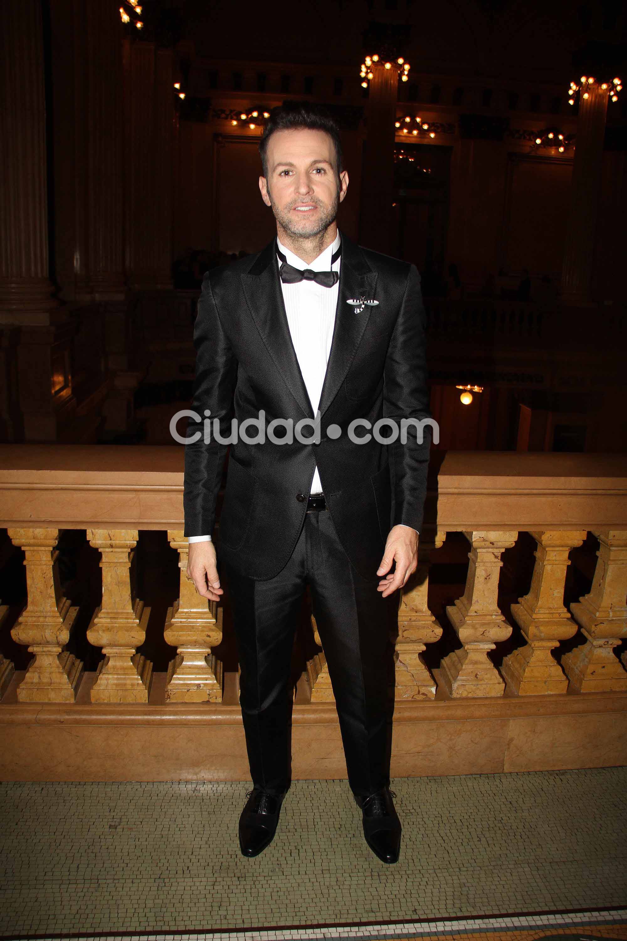 Parejitas y famosos en una gala a pura música en el Teatro Colón. (Foto: Movilpress)